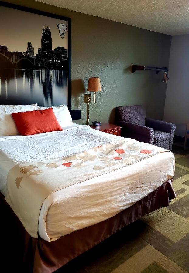Bison Plains Lodge Moorhead Екстериор снимка