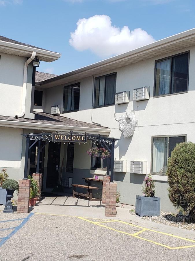 Bison Plains Lodge Moorhead Екстериор снимка