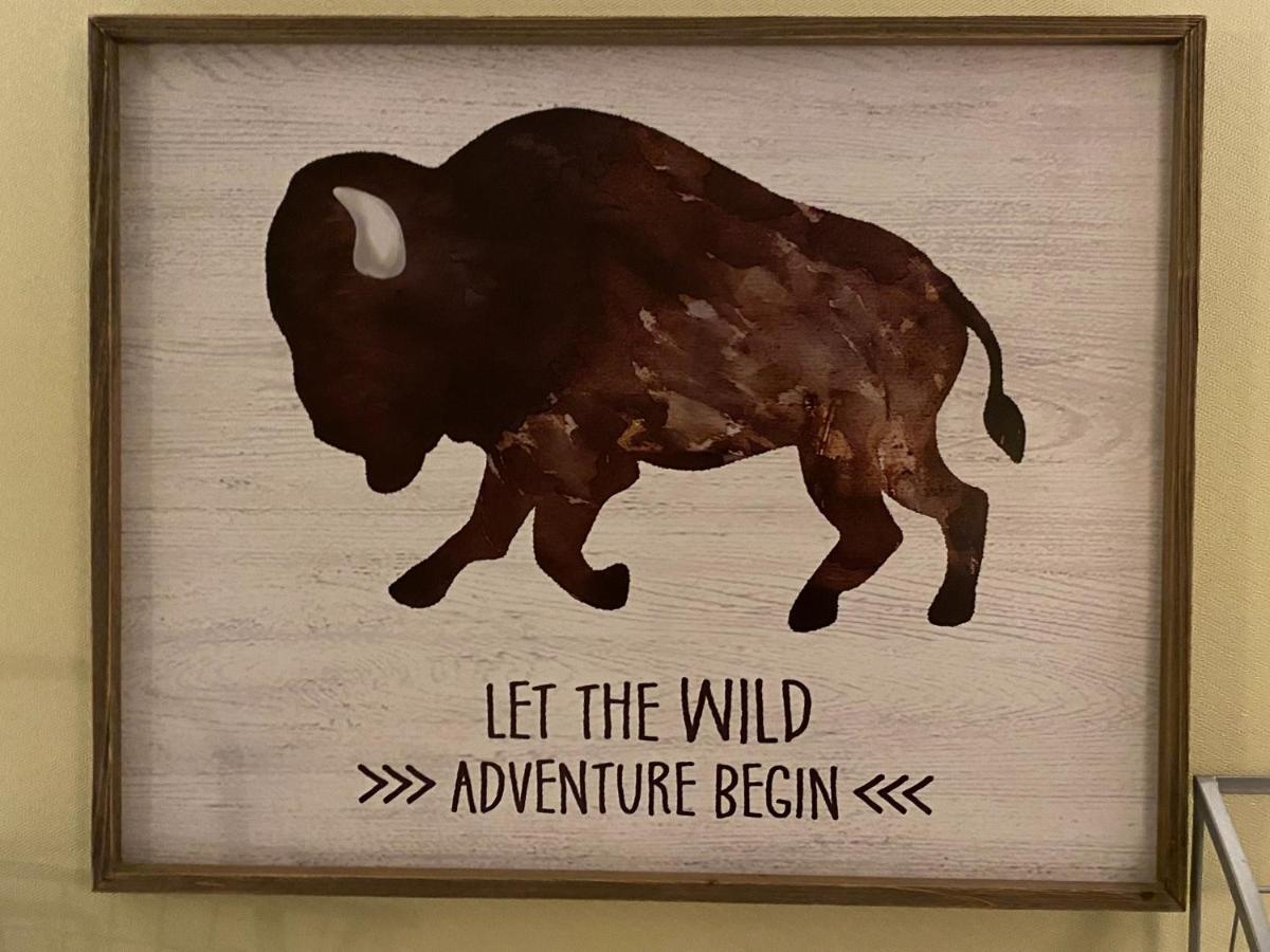 Bison Plains Lodge Moorhead Екстериор снимка