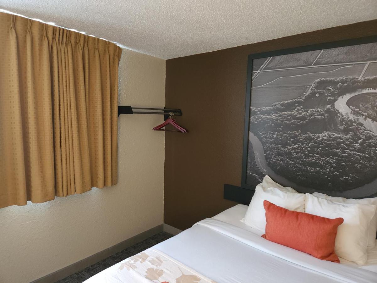 Bison Plains Lodge Moorhead Екстериор снимка