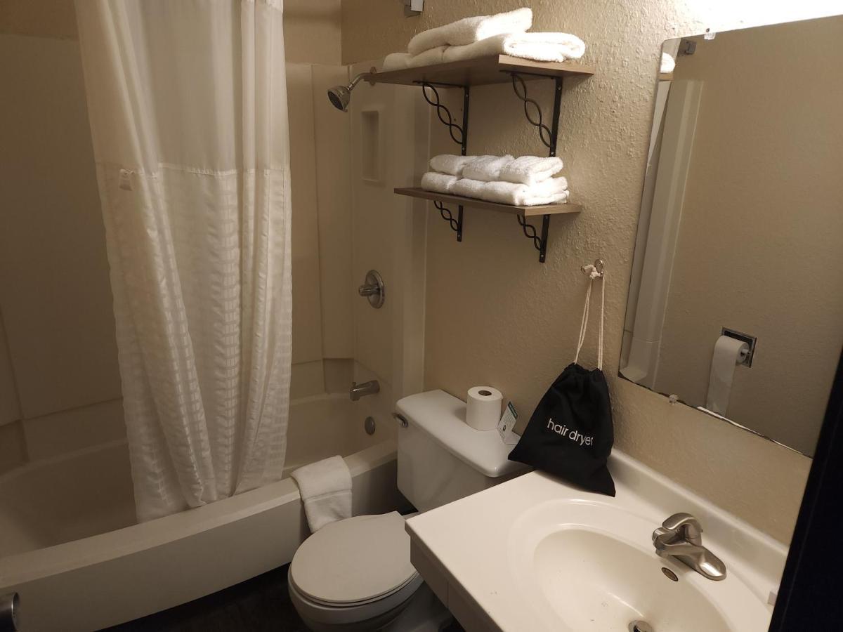 Bison Plains Lodge Moorhead Екстериор снимка